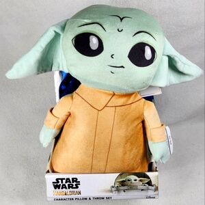 NWT Disney Star Wars Baby Yoda Plush and Throw Blanket Mandalorian Set